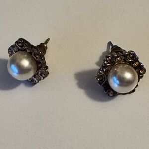 Stud Earrings Size OS Color Cream Pearl
